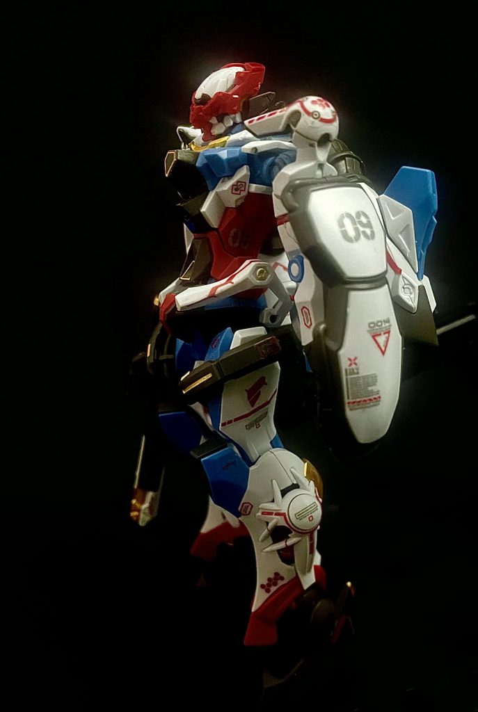 ジークアクスは9番目のガンダムだと言うファンの考察を信じてNo.09のステッカーを貼りました。型式はΩ(オメガ)ギリシャ数字の最期の番号である事は何か他にも意味がるような…