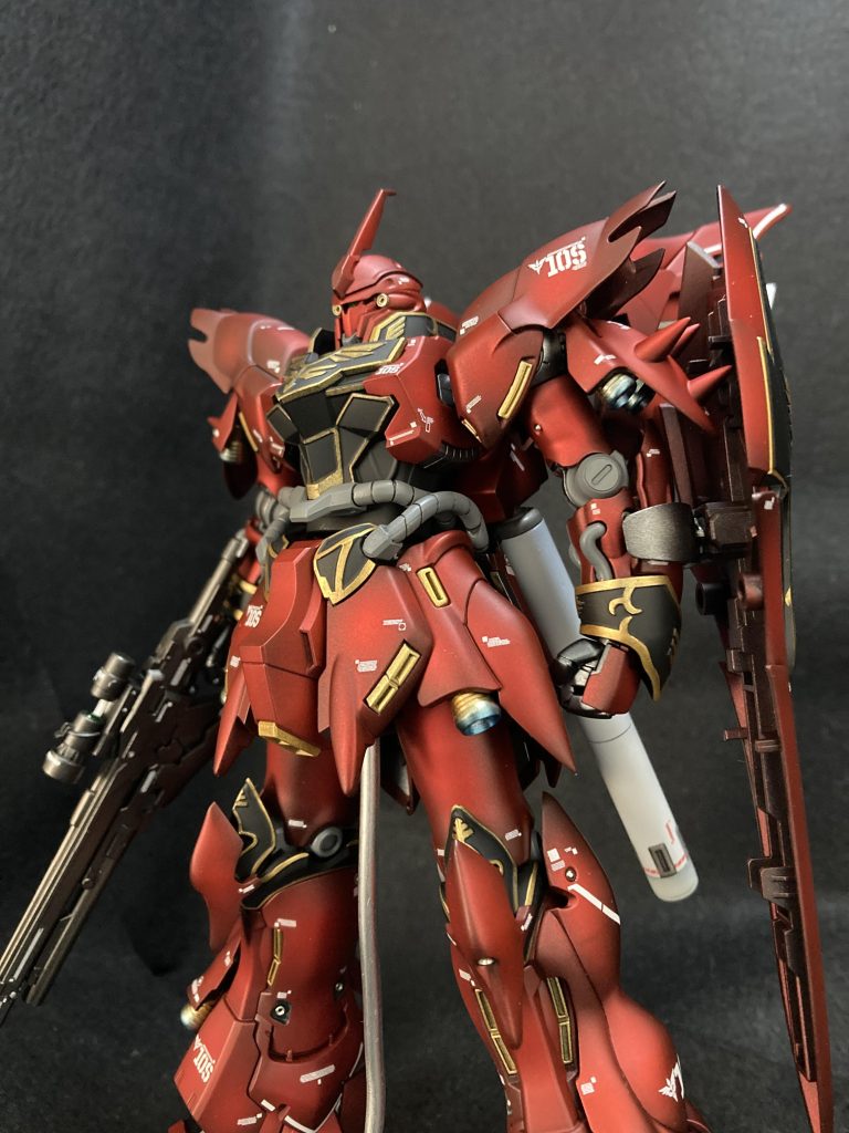 エングレービングはエナメルの拭き取り。老眼にはキツい…。