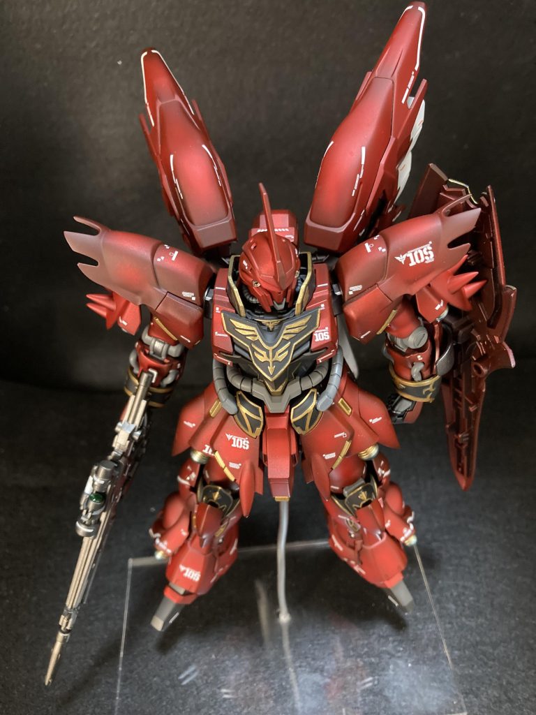 肉眼だと結構怪しげな光沢があっていい感じなんですけど、写真にするとただの黒立ち上げにしか見えない…。写真の腕の問題か…。