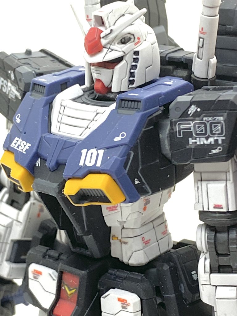 暑い中、横浜まで行き、ガンダム見て思ったのは「相変わらずデカいな」でした(笑)。お台場にありましたガンダムも何度も見たので・・・でも動き出して、その演出にとある人の亡霊というか残像思念というかネタバレするので詳しくは記載できないのですがあれにはビックリしました。ボーナス前でお金が無いのとお土産を買う為にお金払って上に登り、間近で見る事はしなかったのですがマーキングの位置や内容はある程度見れたので勉強になりました。なぜそこに注意書きがあるのか・・・合わせ目の継ぎ目とか設備、機器などの危険な個所と思わられる所にあるので自分もそれに倣いデカールを貼る様にしています。実物は大変参考になるのでデカールの貼る位置で苦労されている方は見に行って損は無いと思います。