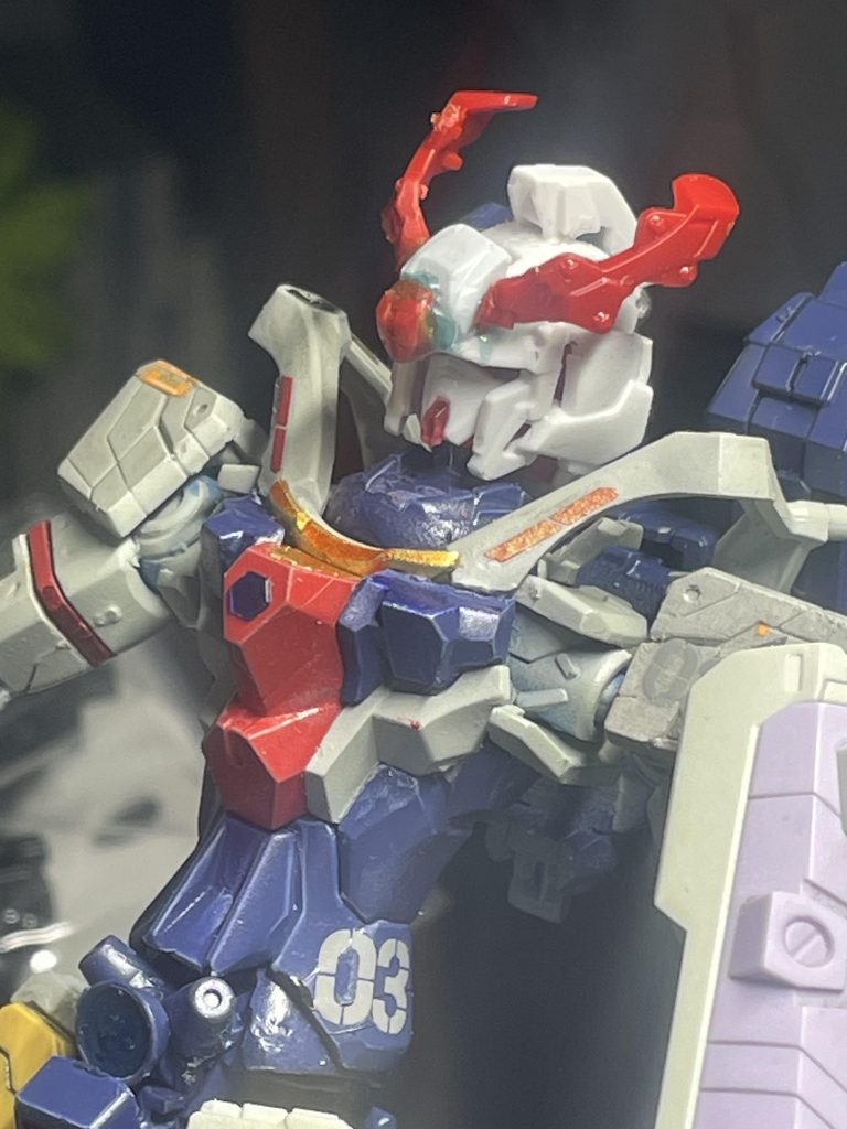 没頭その2ユニコーンガンダムの頭部を手に入れて改造。ヒロイック過ぎて辞めました。