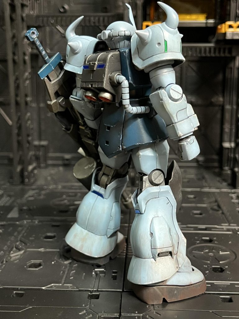 背面。バトオペ2を参考にメタリックシールで光ってるようにしてみたけど、浮いちゃってますね。ディテール不足のせいかも。