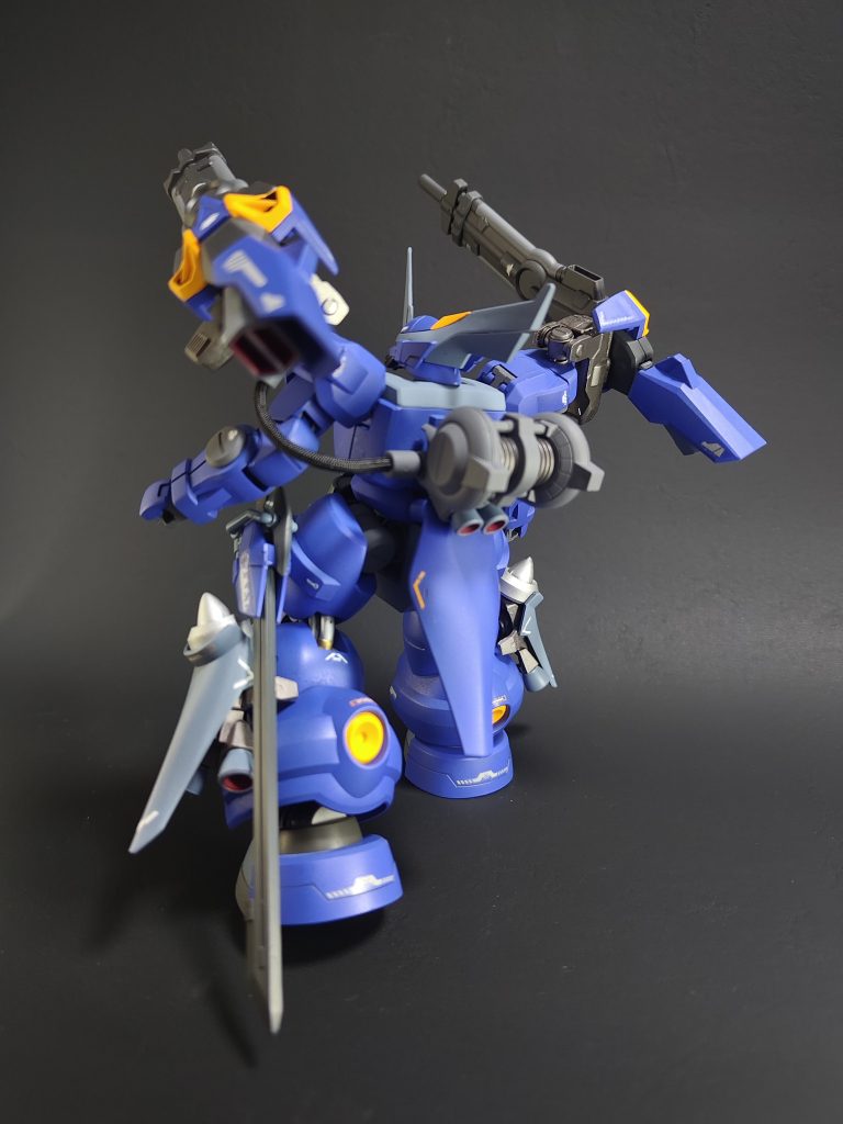 バックパックからエネルギーを供給しているパイプの様なパーツが好きだったので、30MMのパイプパーツを使ってそれっぽくしました。