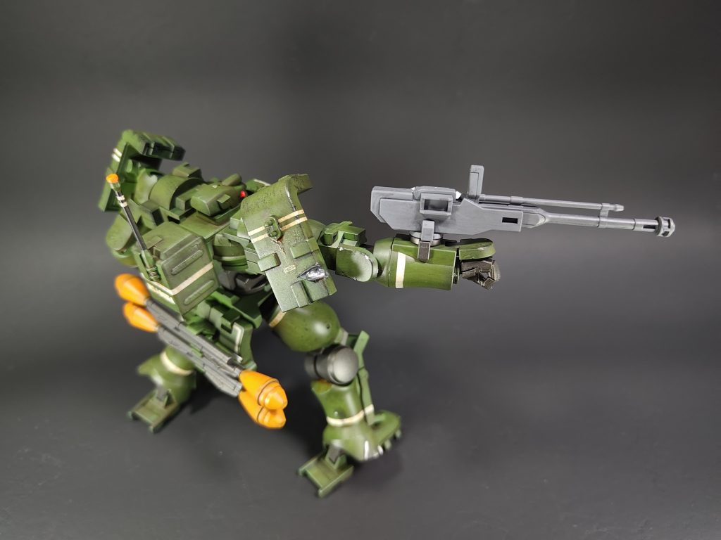 パンツァーファウストはガンダムベース限定のシステムウエポンキット006です。懸架パーツごと腰に着けました。そのせいでティエレンのカーボンブレードは懸架できなくなりました。