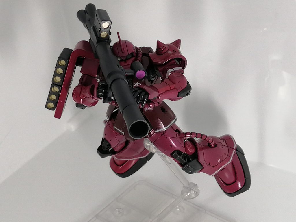 ザク・バズーカはちょっと持たせにくい。スコープは頑張って塗り分けました