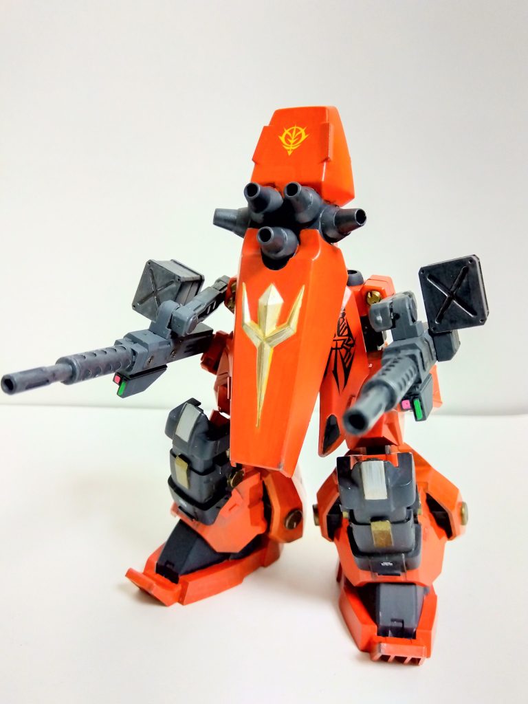 バウ・ガンナー。腰部の重機関銃で牽制しつつ、シールドのメガ粒子砲をぶち当てるのが基本戦術。