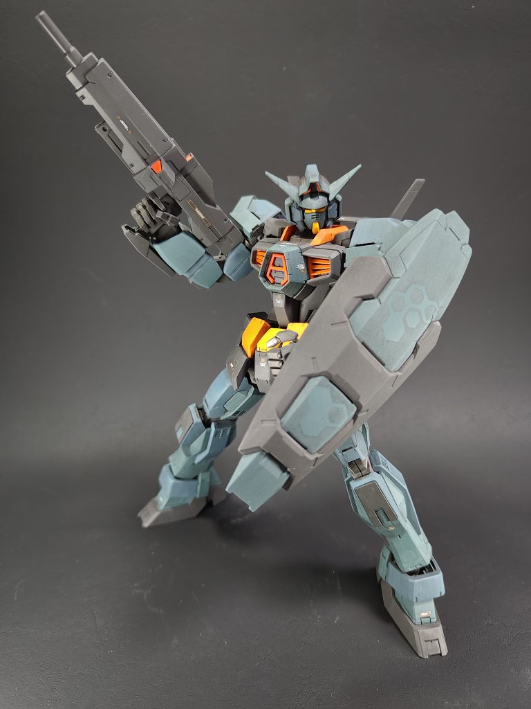 シールドの模様は、マスキングでツヤの有無を分けてみましたが、あまりいい感じにできませんでしたウェザリングは蛇足だったか