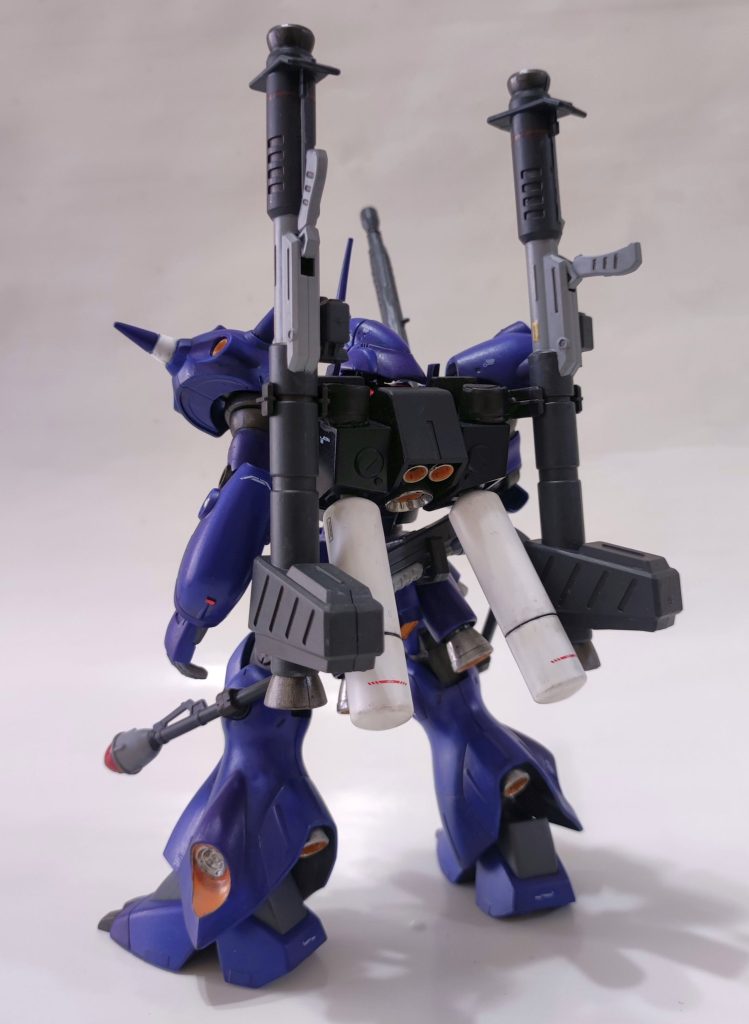 背面。HGUCサザビーのバックパックをそのまま転用しています。ただし、ファンネルは（時代的に）やりすぎかなと思い、オミット。