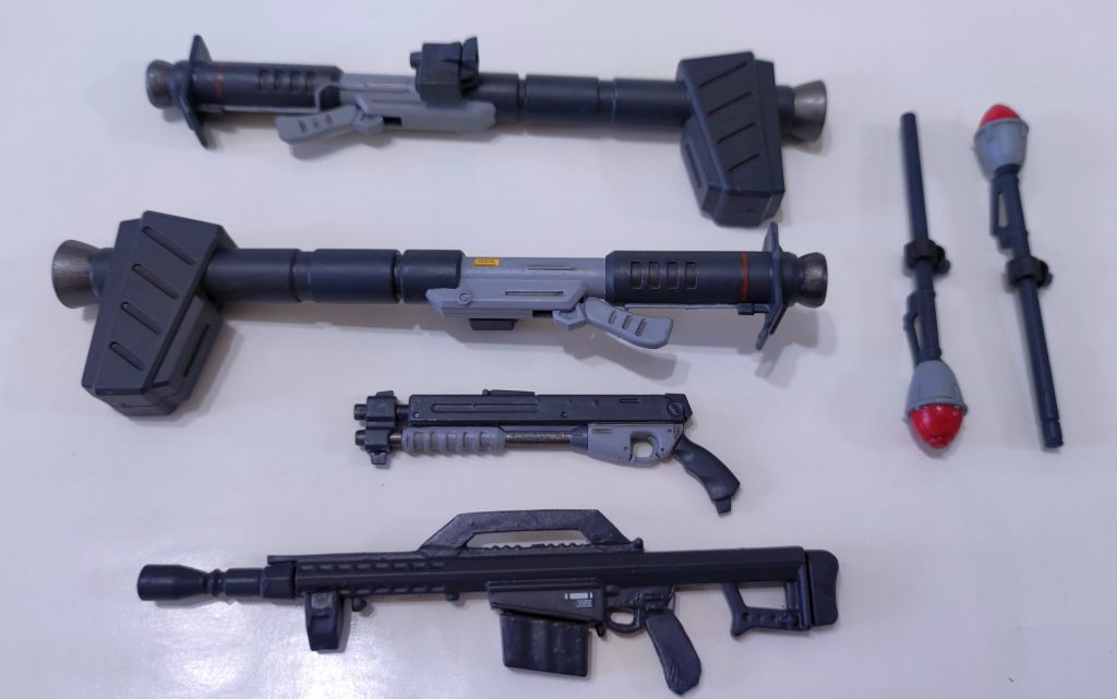 皆様の投稿を参考に、武器もある程度塗り分けています。宇宙用の機体なのでショットガンは要らんかな…とも思ったのですが、特殊薬きょう装填して使うと思いこむことにして、腰にマウントさせています。