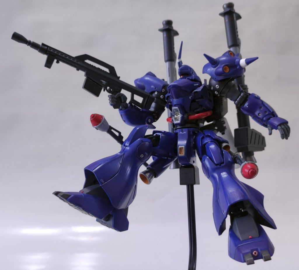 別アングル。腕は肩アーマーもジョイントで動くしひねりのジョイント部もあるので、結構表情付けられます。足はスカートと干渉するので、動作幅はちと厳しめ。