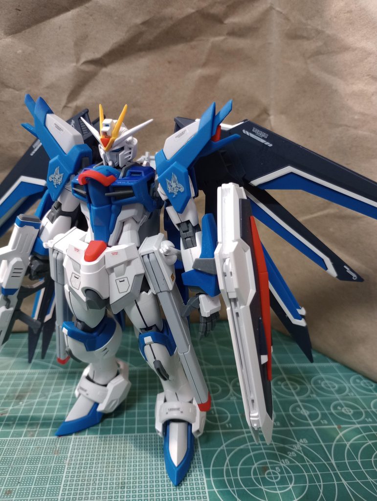 シールも多いですが、この色分けはすごいです。変形も出来ますが、やってません。