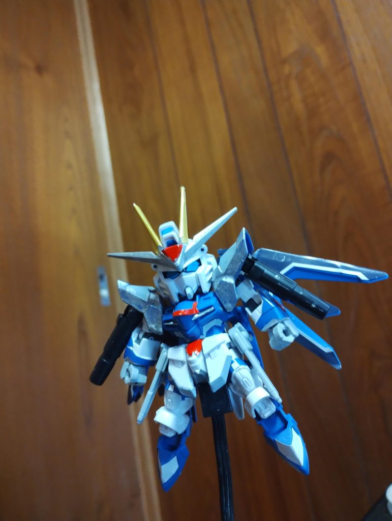 肩にもHGUC旧ガンキャノンから流用したキャノンを装備。