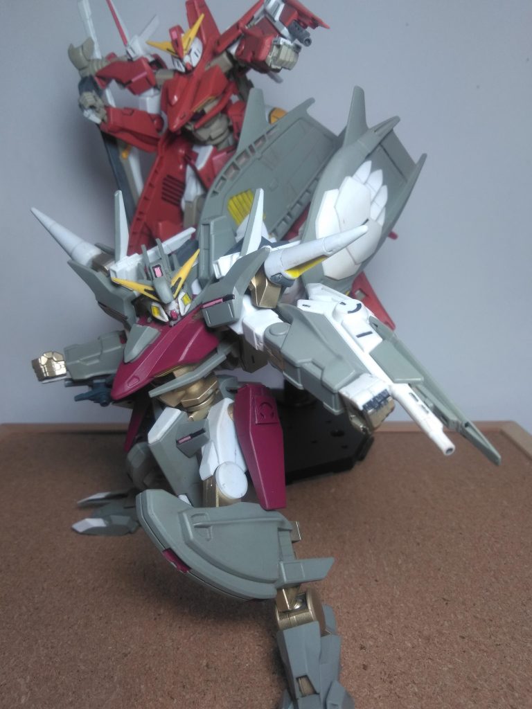 まぁ、似てイナイのは何時もの事なので気を取り直して 😩既存武装の「GN ハンドガン」と、成ります😚ナカナカに良デザインですねぇ 😃設定だとエネルギーケーブルがニョロニョロ延びて『スローネ アイン』にコネクトインします 🤔