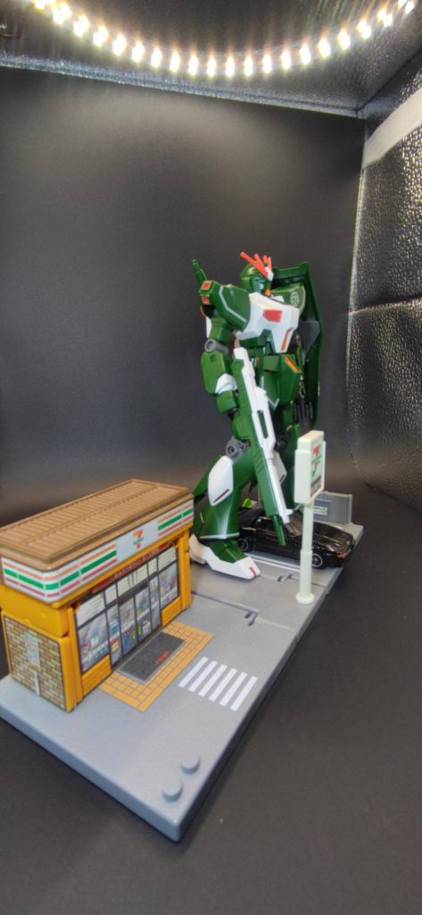 息子のトミカタウンを拝借…w