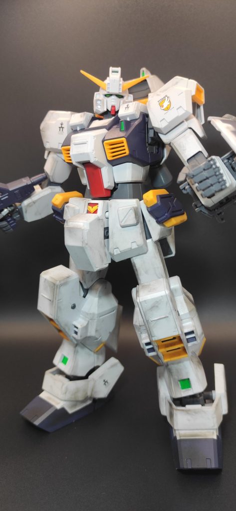 知識不足ですみません💦このガンダム、知らなかったのですが組んでみて、このゴツさにビックリ😳