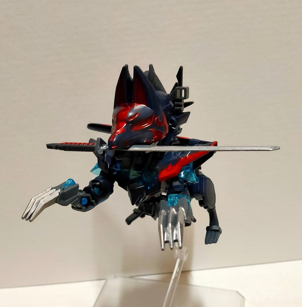 「信長様は拙者が助けるでござる!」 アニメに出てきた「潜狐」形態に変形!狐だー!可愛い笑アニメで信長エピオンを助けるために潜狐モードで突撃してく様子は結構グッときました。