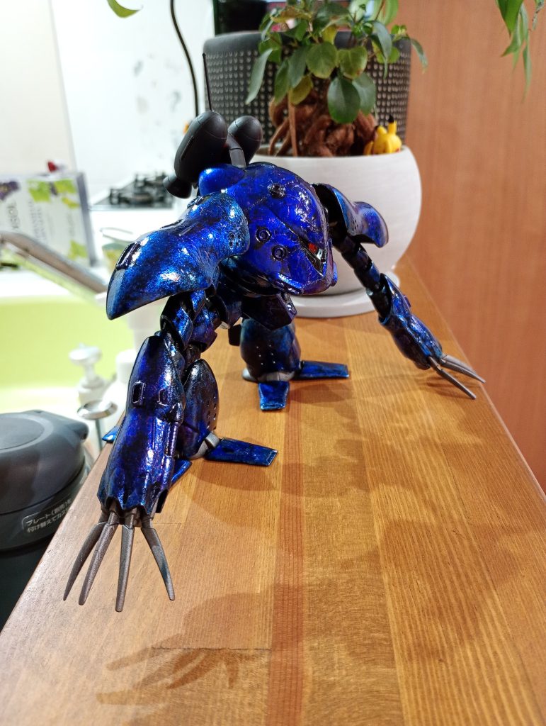 胴体部と頭部は旧キットなので一体なのですが色塗り後に落として割ってます😅色々失敗しすぎましたが悪い例として参考にしてもらえれば。