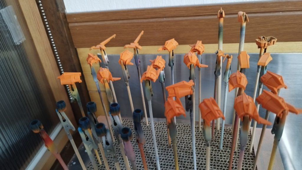 あとは色合わせガンバレルのスラスターも塗装
