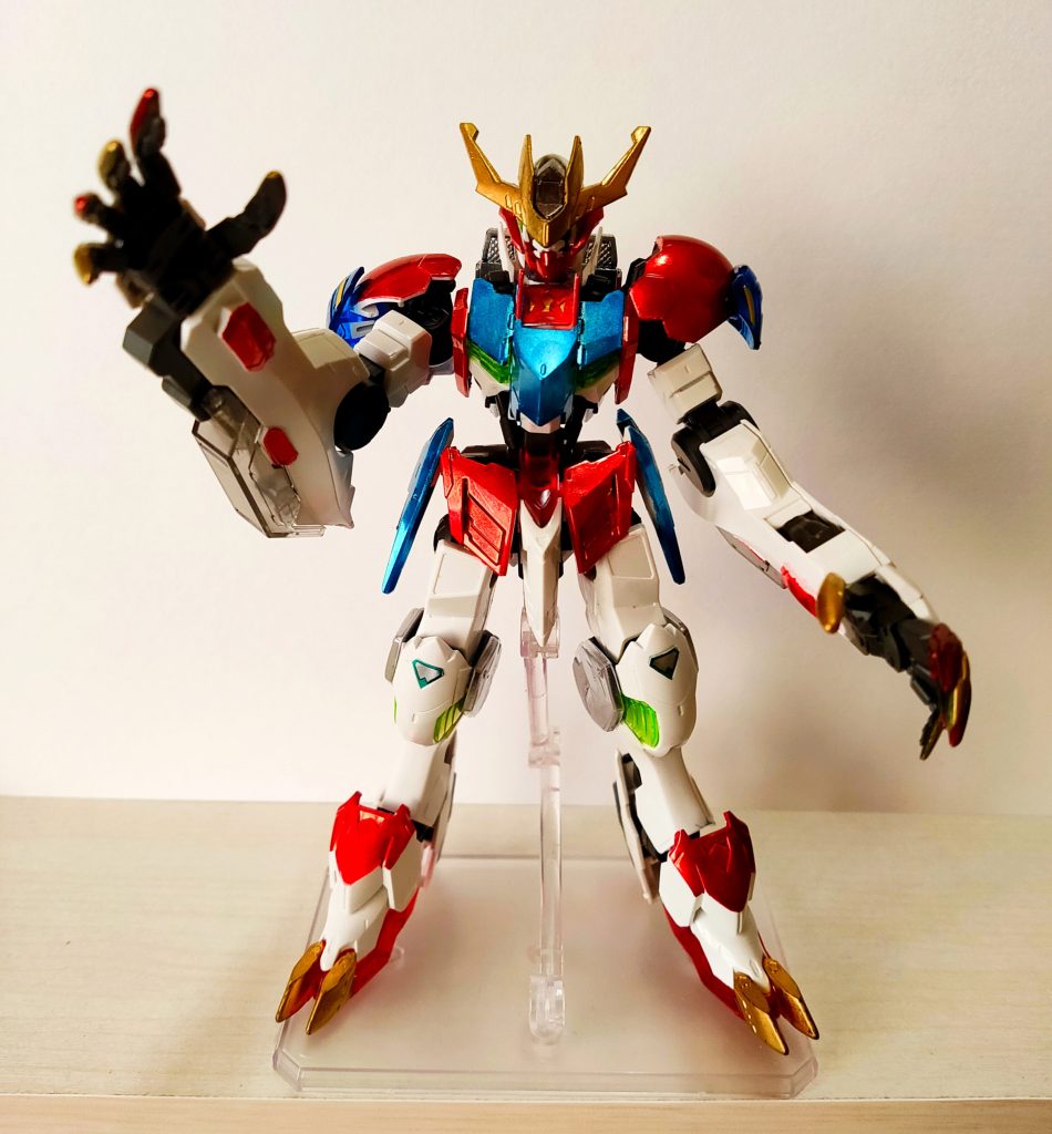 ちょい足しカラーで個性を出したかったです。センスがあまりないので弄りすぎるとガッチャガチャしちゃうので元の色を残しつつ部分塗装...カラーリングって難しいですね💦笑 個人的にはメタリックカラーが好きです。ガンダムマーカーのロイヤルメタレッドやコスモメタブルーは発色が鮮やかでお気に入り。塗膜が薄いので初心者の自分的にはこちらの方が塗りやすいかもしれない...笑剥がれやすいのとかデメリットもありますが💦 そろそろマスキング意識してみようかな。こないだマスキングテープも買ったので。(買ったはいいがまだ使っていない笑) 拙い投稿ですが、今回も見て頂きありがとうございますm(_ _)m✨