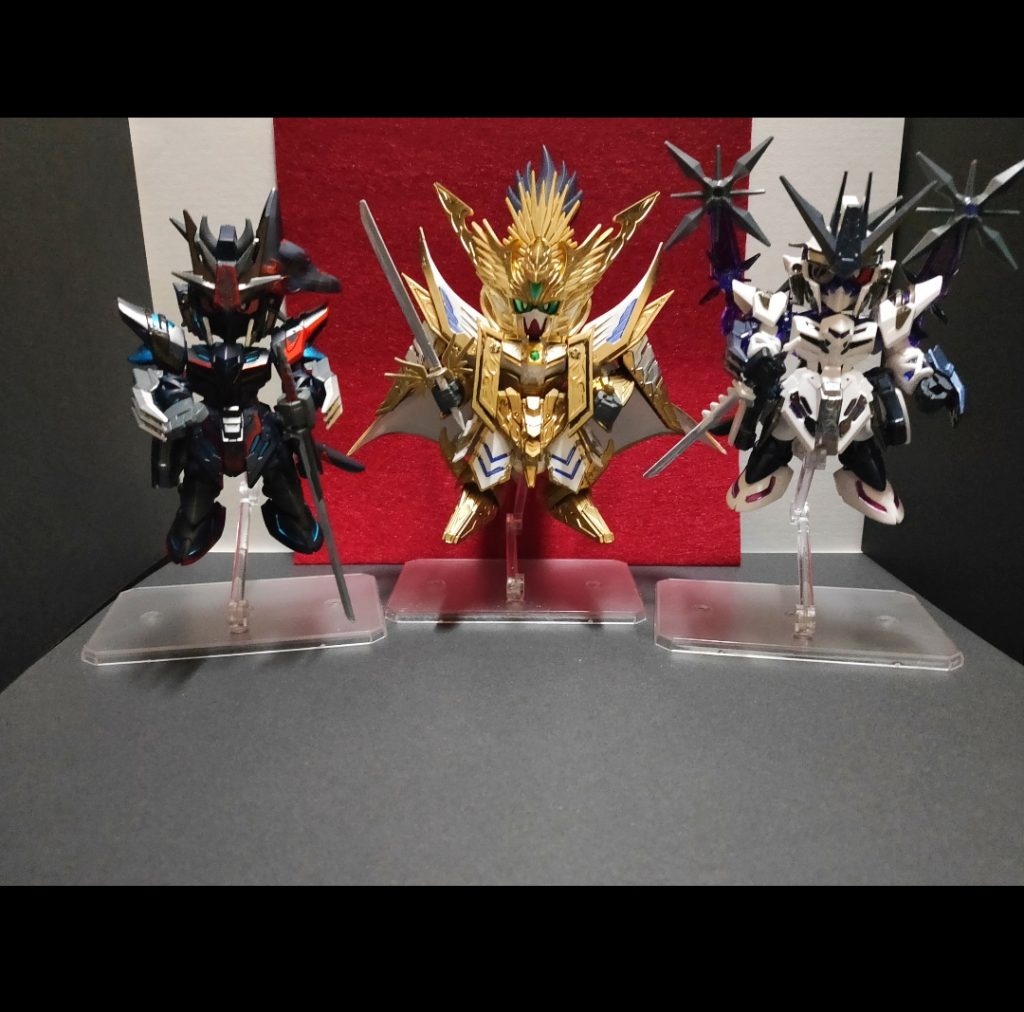 信長様(はまだ持ってないので覚醒Ver.の天下無双大将軍と📸) 在庫が割と今でも残っているSDW HEROESも信長ガンダムエピオンやアーサーガンダムMkー3等はなかなか店頭ではお目にかかれないですね...(まぁ4年も前の作品だもんね...) めげずに再版が来るのを待ちます!バンダイさん何卒よろしくお願いします!ここまで来たら三体並べたいよー!!