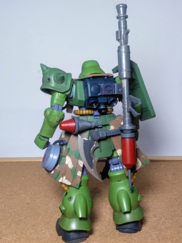 イチイチ通称と書き込むのも見苦しいので『ザク改』表記でイキますね 😁『ザク改』と、イエば通常の｢ザク頭｣の他に｢フリッツヘルム風頭｣が設定されてイルのはガンオタ内では常識？です 🤔 ﾉ,ﾊｽﾞ?このコトは｢UP主｣の貧相な妄想力でも『ドイツ歩兵』をイメージして仕舞います 🧐💭 そんな訳でコノヨウな蛇足作業🐍👣を実行です 😆👍✨