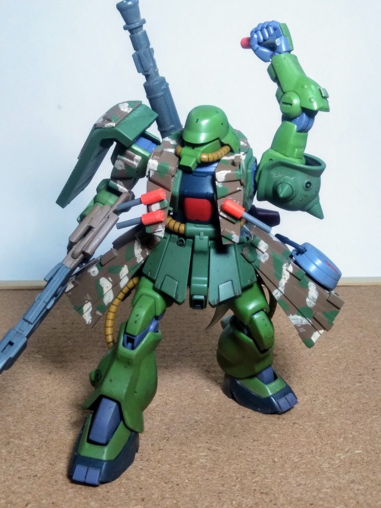 ｢手榴弾｣を投擲❗これも｢UP主｣が持つ｢ドイツ歩兵｣のイメージ 😊｢ポンチョ風ﾆ,ﾐﾃﾓﾗｲﾀｲ｣に造ってみた増加装甲の胸元に懸架してミマシタ 😋 まぁ、コンナとこに装着したら｢邪魔だしアブナクね？｣と、イウ御言葉は呑み込んで頂ければ幸いです 😌