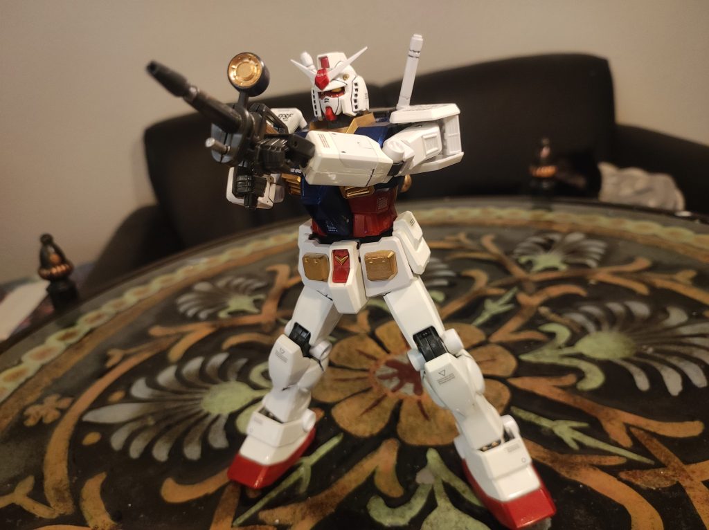 ビームライフルは両手持ちも大丈夫です。当たれ!!