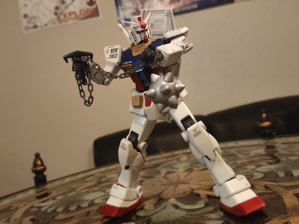 ガンダムハンマーでゴッグに攻撃を仕掛ける瞬間。