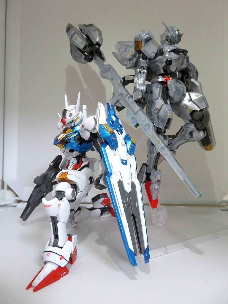 以前製作したガンダムエアリアルと。