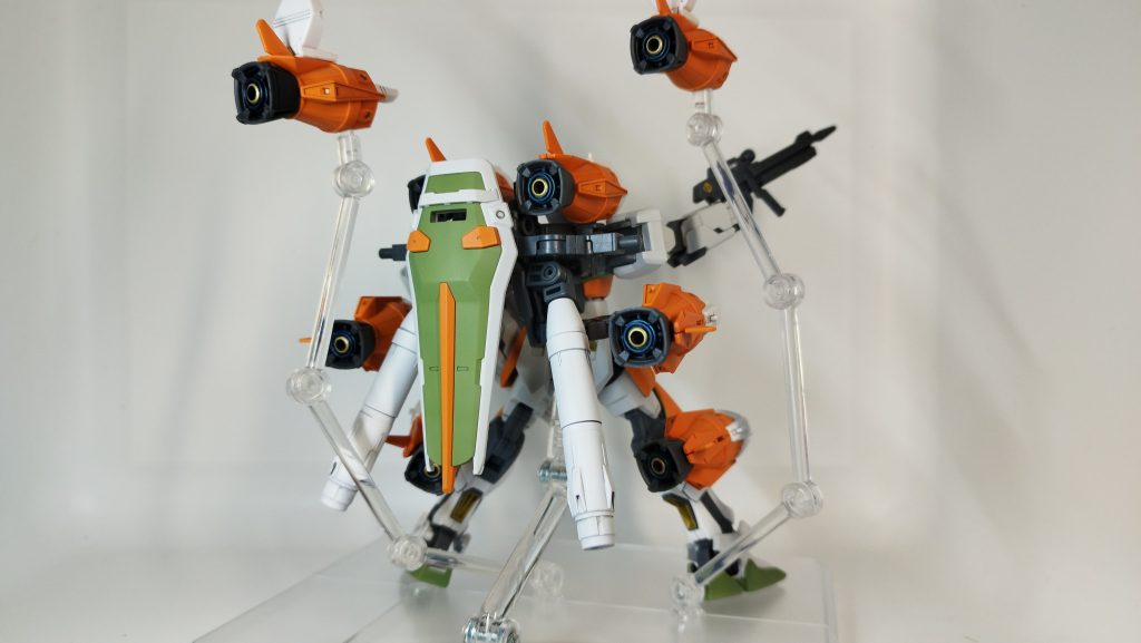 ガンバレル装備時はガンバレルの推力を利用するため、タンクを2個追加。ガンバレル帰還時にエネルギーチャージも可能と、しています