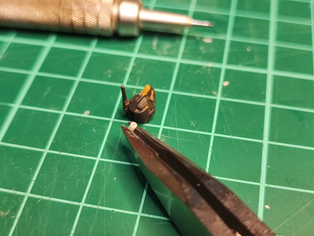 アンテナ1㎜プラ棒に0.2㎜プラ棒を指すように。折れそうでひやひやでした^^;