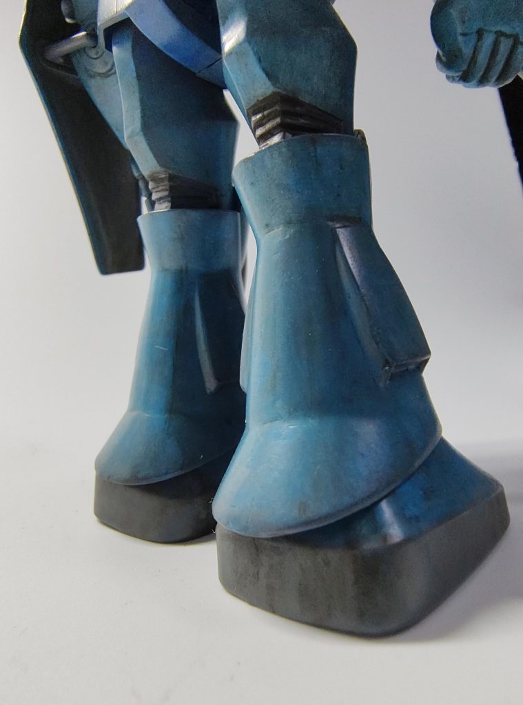 股の下、合わせ目消すの忘れている。 