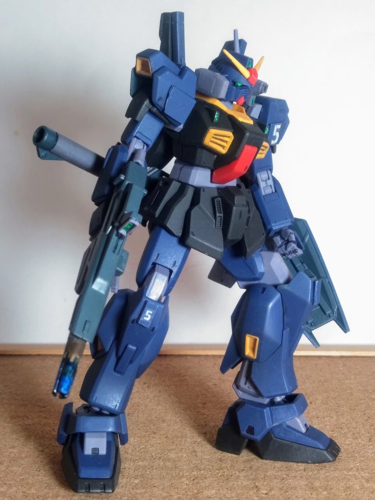 『ティターンズ』は権力拡大のために専用の新型兵器を秘密裏に開発、テストする部門が必要となった。 その為に作られたのが『ウェス・マーフィー大尉』が指揮するテスト小隊『ティターンズ・テスト・チーム(T3部隊又はマーフィー小隊)』である。構成部隊内には下位に属する小隊『ティターンズ・プラクティカル・フォーマット・チーム(T.P.F.T小隊)』が存在する。この小隊は各種試験兵器の作動要領、耐久値を実戦に於いて実働確認するのが主任務である。その『T.P.F.T小隊』にテストパイロット『モデルグ・ラフィックス 中尉』は所属する。 と、云うわけで妄想 ζ 傲慢の巨人ver, ζを、晒してイコうと思います😤今回は『RX-178 ガンダム Mk-Ⅱ 5号機 』&『モデルグ・ラフィックス 中尉』をご紹介 ✨😌✨