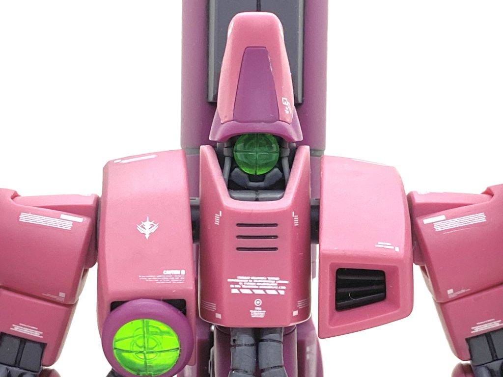 デカールはガンダムデカールのHGのシナンジュをメインにRGサザビーやシナンジュ、ベルテクスやホビージャパンのコーションデカールを使い、カトキ風にしました。異形な形の機体なのでイメージが難しかったです。