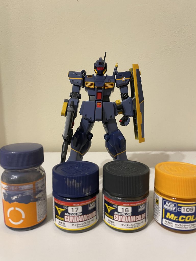 カラーは以前制作したハイザック先行量産型と変わらないが唯一違うのがライン部分のカラーとなるイエロー 前はエヴァイエローを使ったが、イメージと少し違う感じだったので少しオレンジ寄りのキャラクターイエローにしてみた。