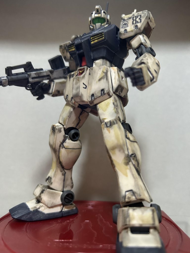 初代やZではジムは単にやられ役ぐらいにしか見てなかったので衝撃でした。本体は大きな改造はしておらず、部分塗装、ウェザリング、トップコートぐらいです。