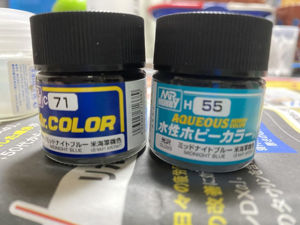 ミッドナイトブルーはラッカーと水性を使い分けて塗ってます。