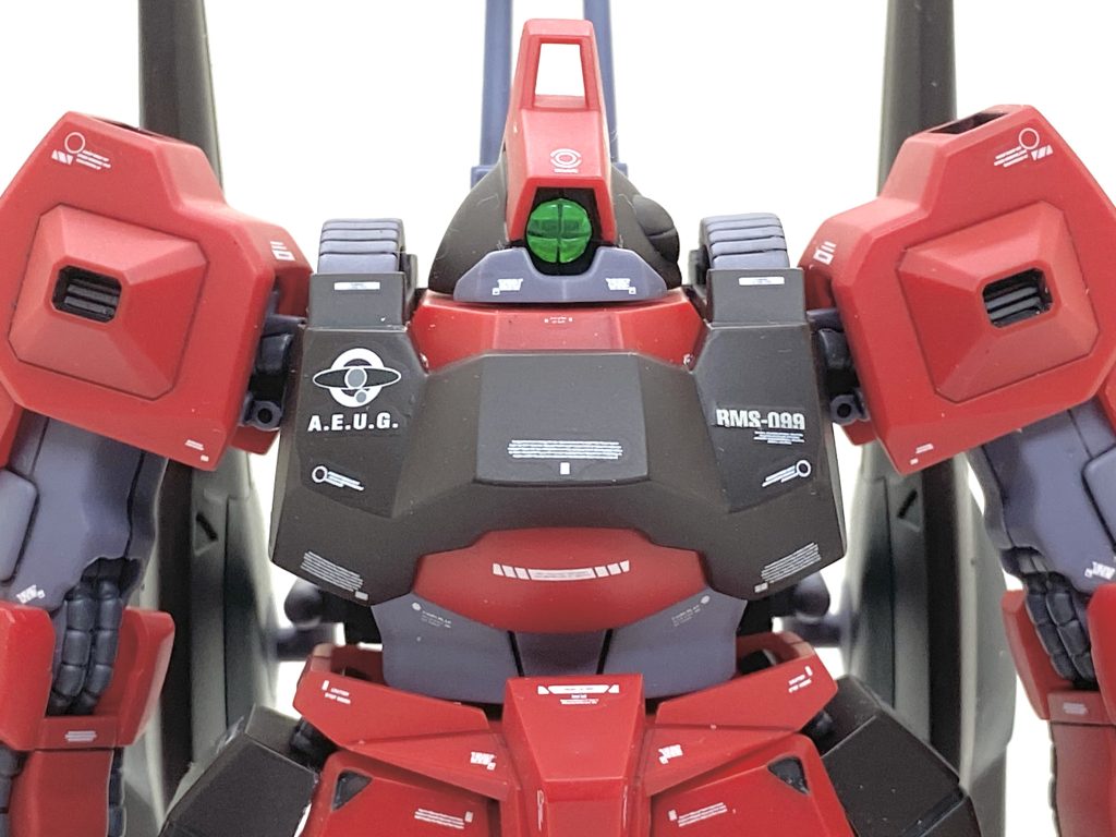 デカールはデカールはガンダムデカールのHGのユニコーンガンダム用と機動戦士Zガンダム／機動戦士ガンダムZZ汎用1のデカールをメインに市販のデカールも多数使ってカトキ風にしました。モノアイの裏にラビーを貼って光を拾うようにしてます。
