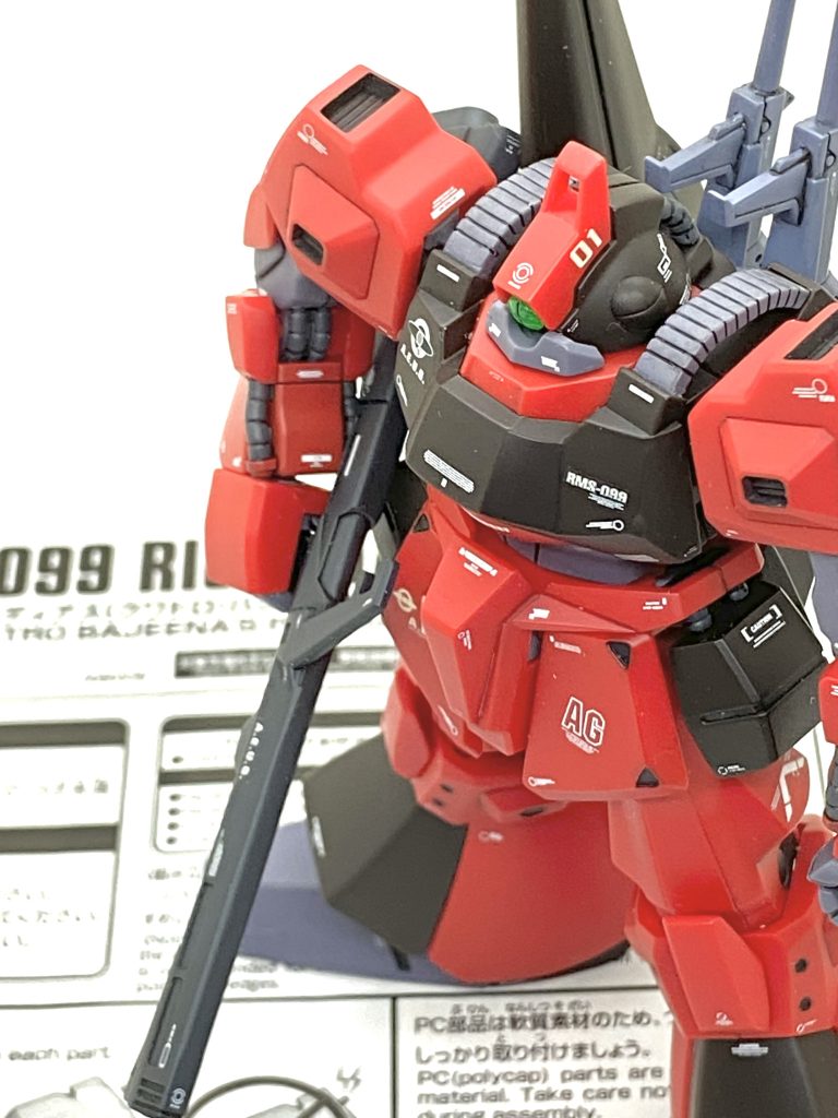 最後は説明書と。20年以上前のHGUCの可動範囲は最近出たHGUCに比べたら・・・と前のリック・ディアスを投稿した時に記載したのですがビルドガンマガンダムが出た恩恵を受けて、様々な箇所がアップデートされてますから大変作り易かったです。特に太腿と下腕の合わせ目消しが無くなったのは作業性が上がりました。重量級のMSは設置性が良くないのが多いのですが、このリック・ディアスは全く問題なく、良い感じに決まるポーズが取れると思います。こういうアップデートは大歓迎なので初期のHGUCのを出して頂きたい物です。ご覧して頂きありがとうございました。 