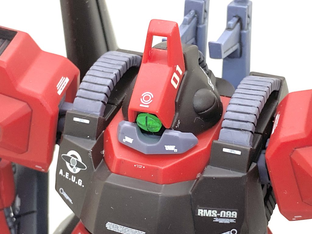 モノアイは裏にラビー貼っているので光を拾います。