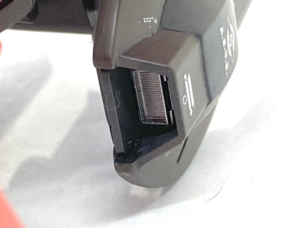 バインダーの裏もディテールアップパーツ貼りました。