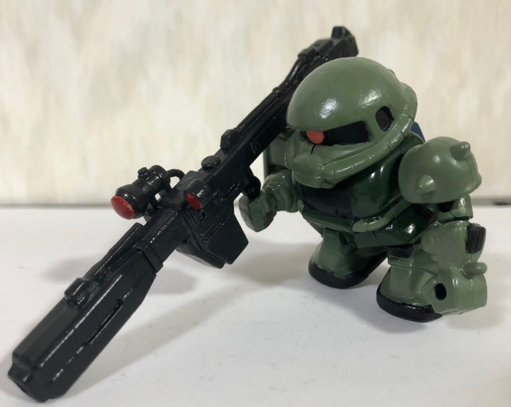 余談ですがこのビームバズーカ、PVCでできているためかなり重く、ザクにこれを持たせると重みで倒れますw