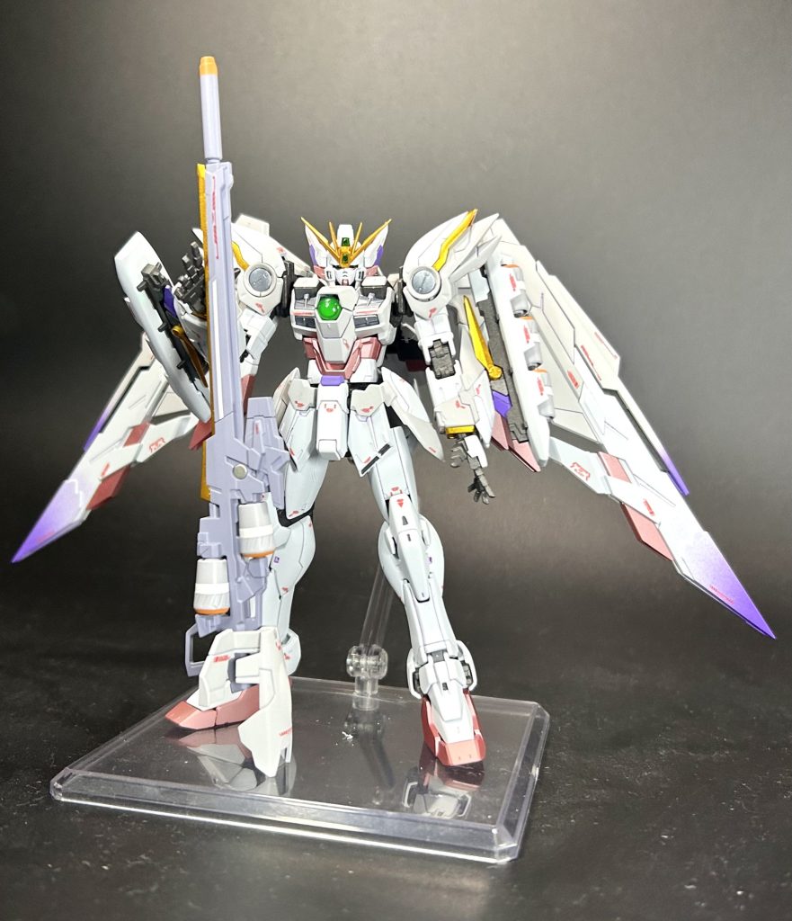 エチュード単品カラーはプレリュードを元に彩度を上げて試作機感をアップ