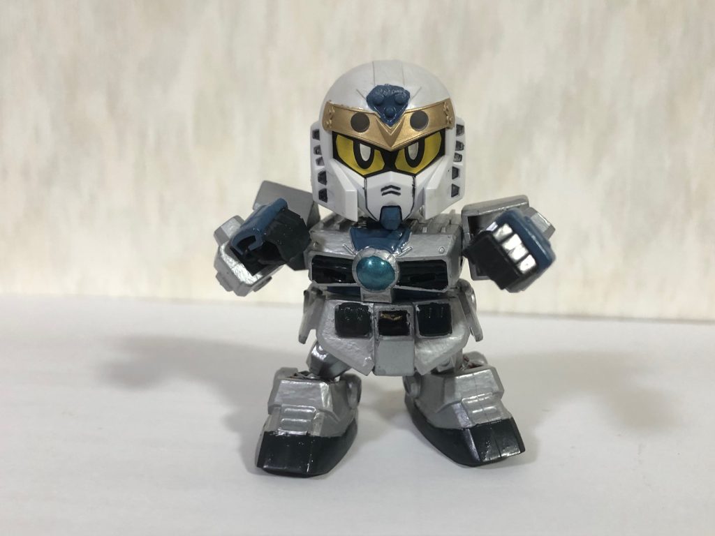 ボクシングのシャドーイングのポーズ。先代が西洋かぶれだったため、彼もボクシングの心得がある。