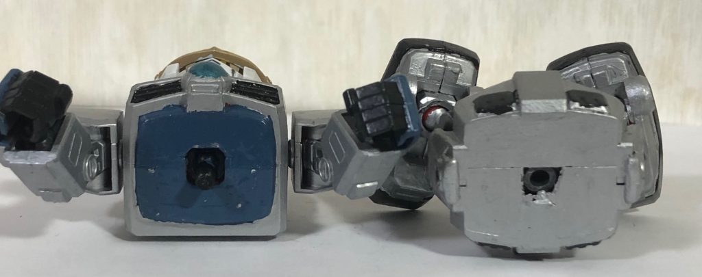 さらに上半身と下半身のジョイントもポリキャップ接続からボールジョイントに変更。