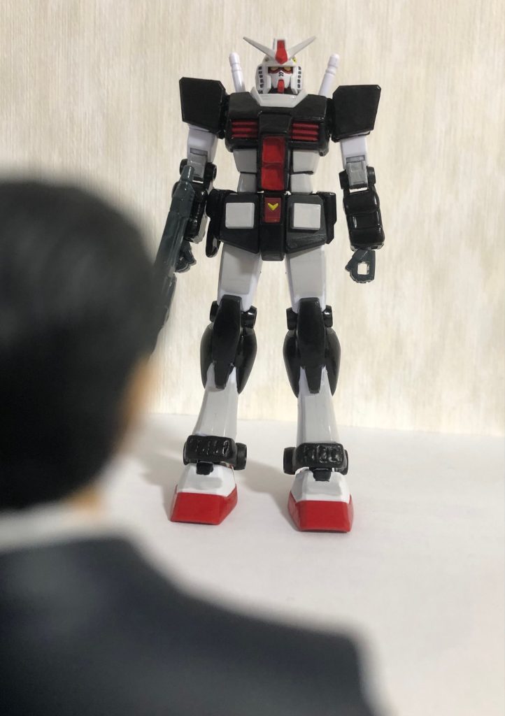 プロトタイプガンダムと運命的な出会いを果たすタカ。