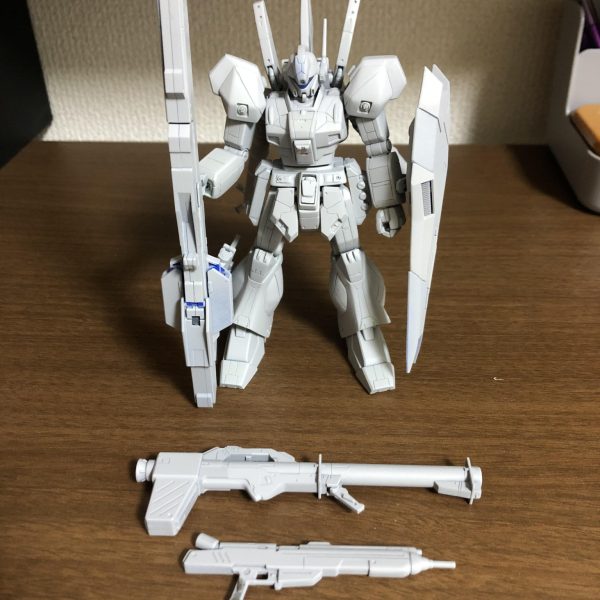 ようやく、塗装前の下処理終了コンセプトは、対サイコフレーム搭載機体とνガンダム支援ランドセルには、Hi-νガンダムのパーツを流用プロペラントタンクにはスラスターを追加近〜遠距離に対応可能な武装を装備初めての筆🖌️塗装にチャレンジ（3枚目）