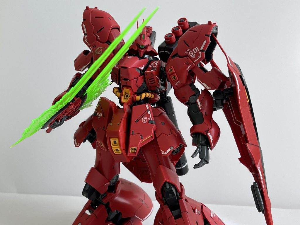 ビームトマホークを構えて