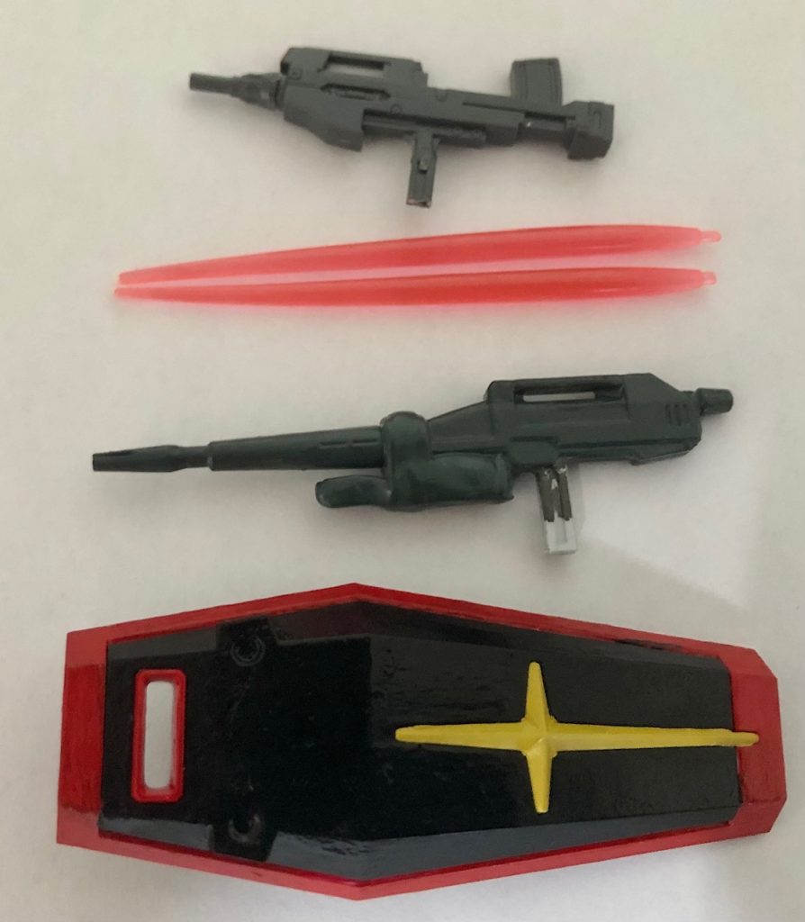 武器はビームライフルとブルパップマシンガン。ビームサーベル2本とシールド。