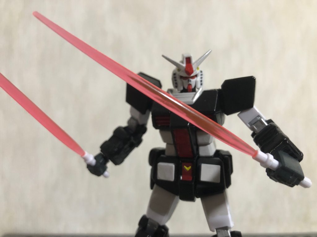 ビームサーベル二刀流。ただしタカの場合専らビームライフルやハイパーバズーカ等で敵をバッコンバッコン撃ちまくるため、よほど追い込まれた時以外は滅多に使わない。ビームサーベルの刃はモビルスーツインアクションのものを流用。